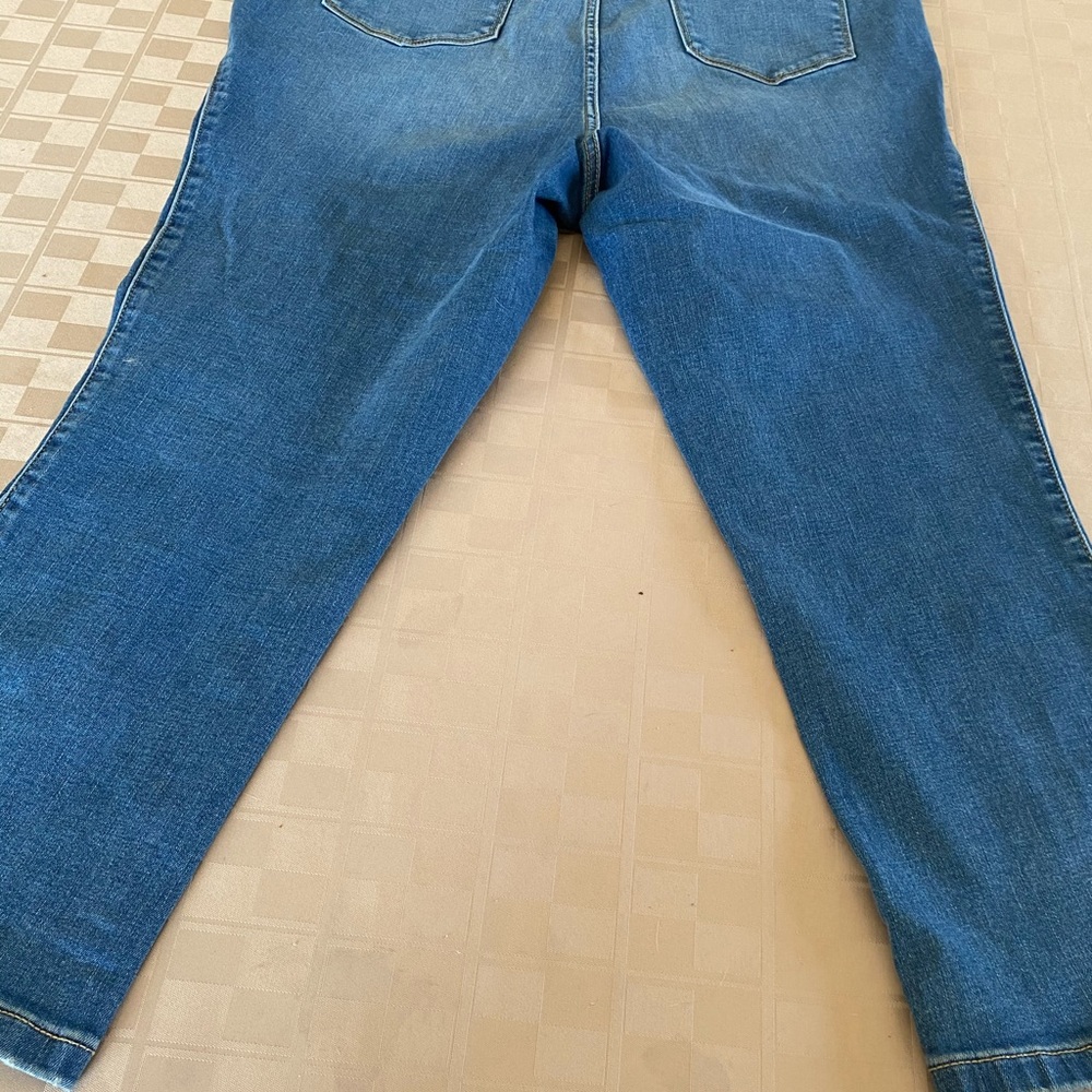 EUC Torrid Crop Jeans Womens Plus 20 medium Wash 42 X 23.5 Midfit Super Skinny - Picture 2 of 6